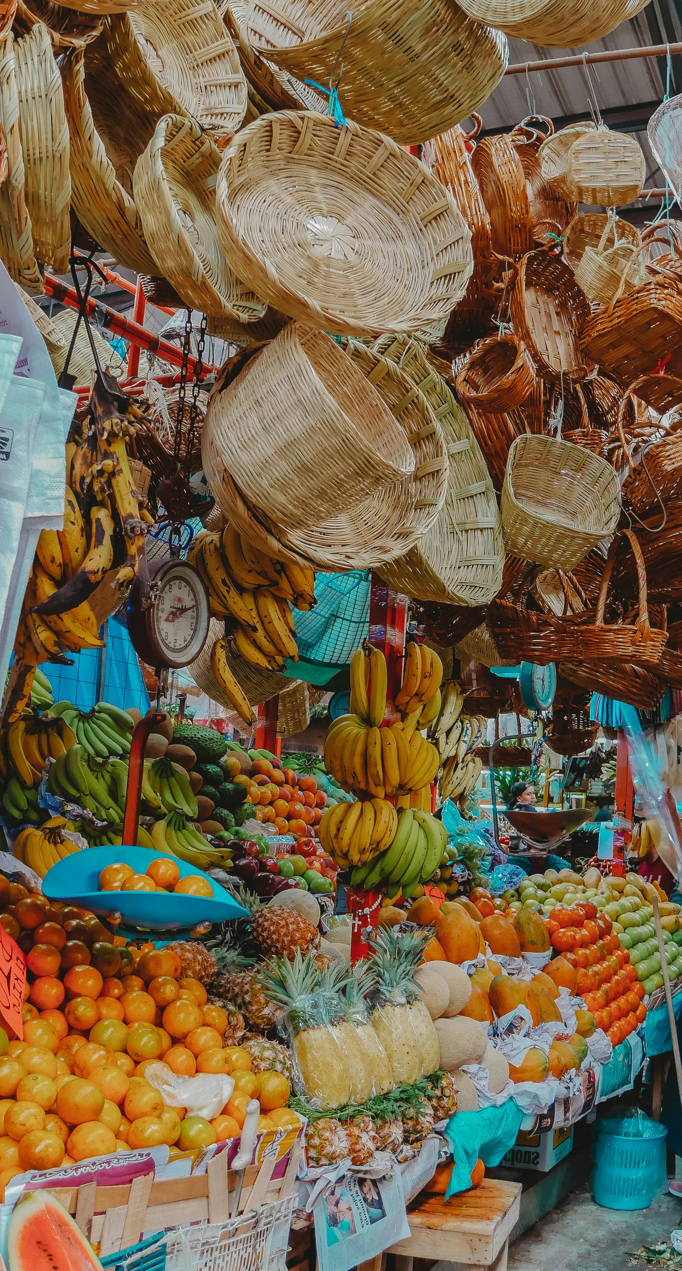 Market lanes and mango slices