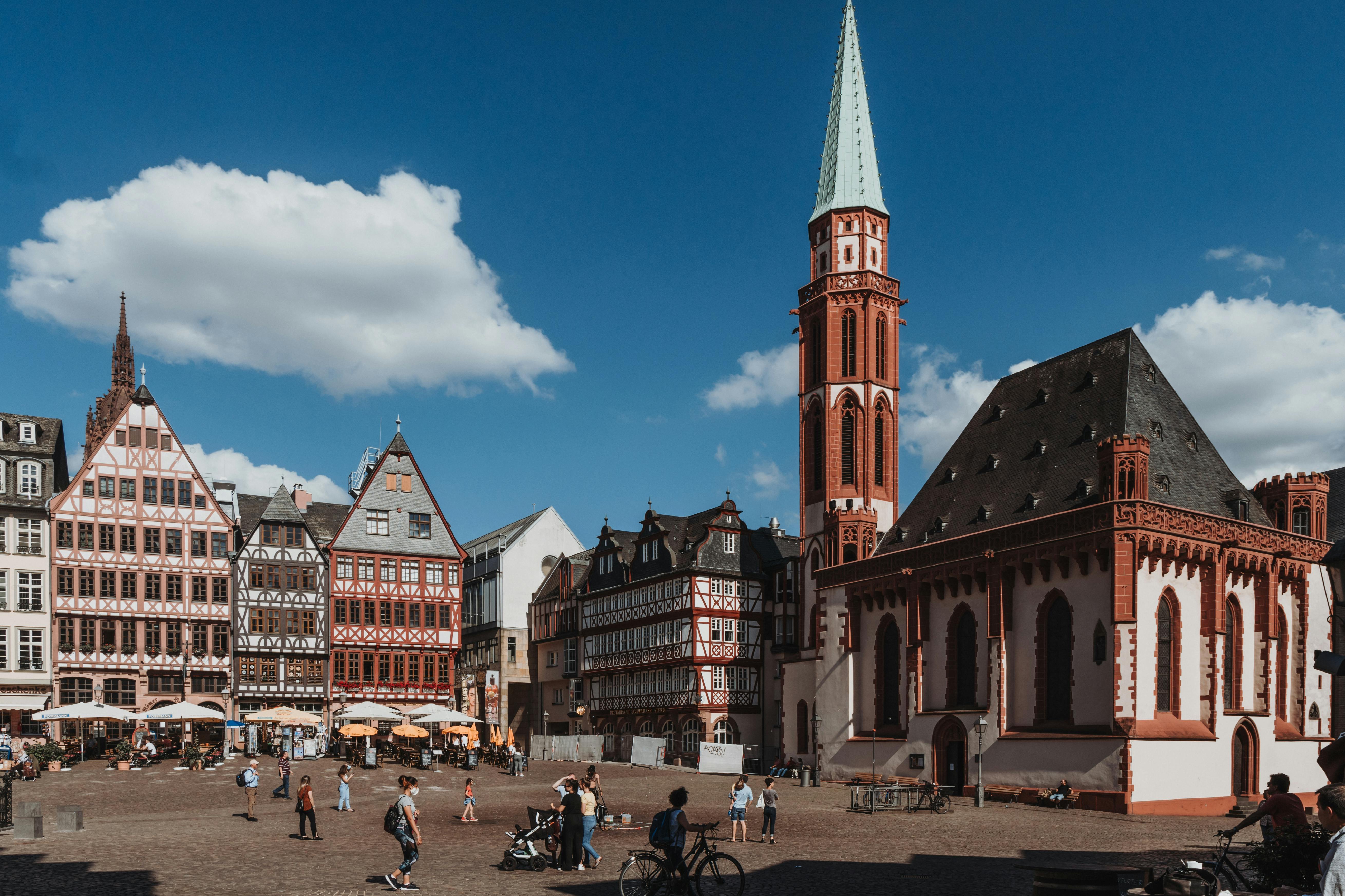 Römerberg square in the evening