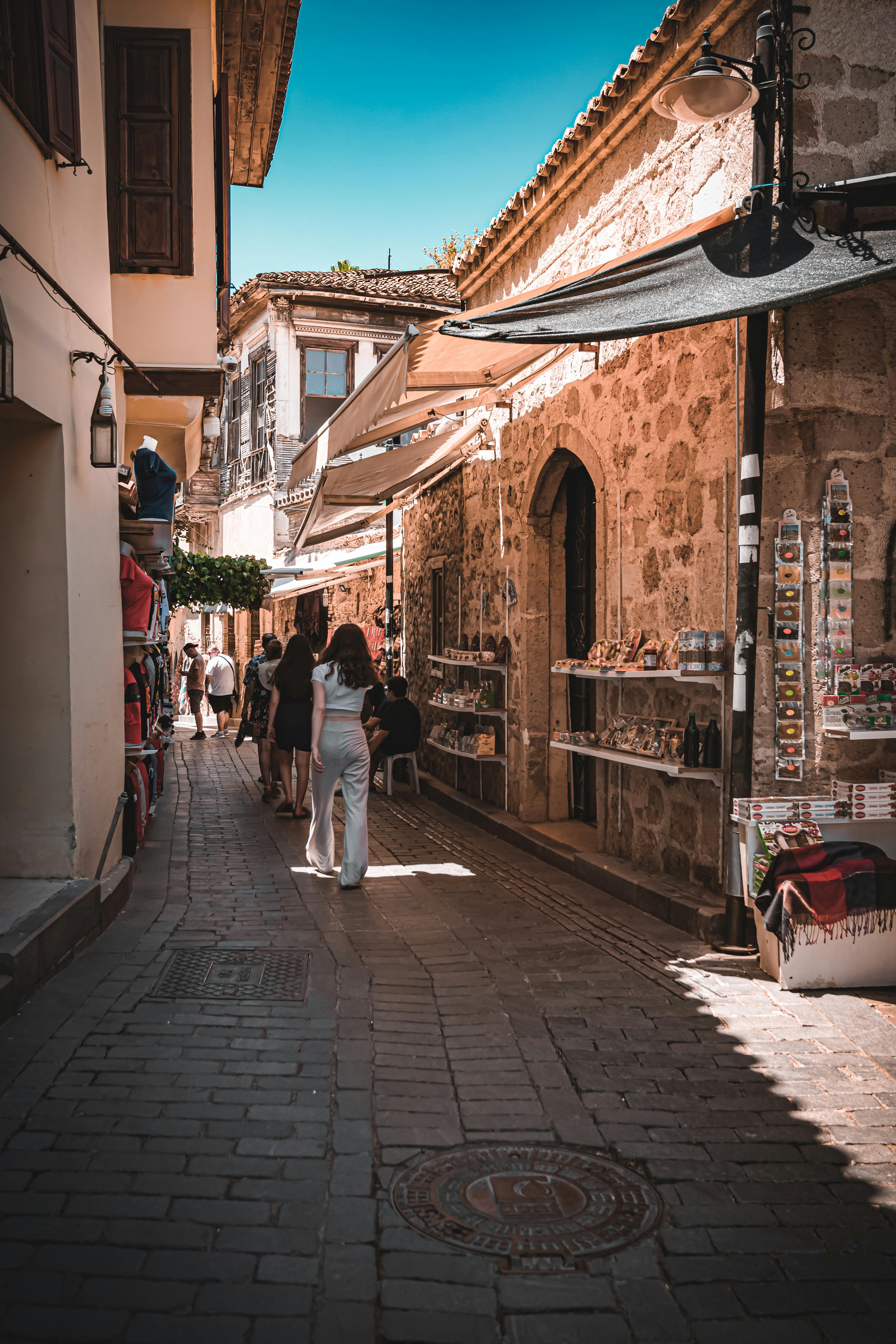 Exploring Heraklion’s old town streets