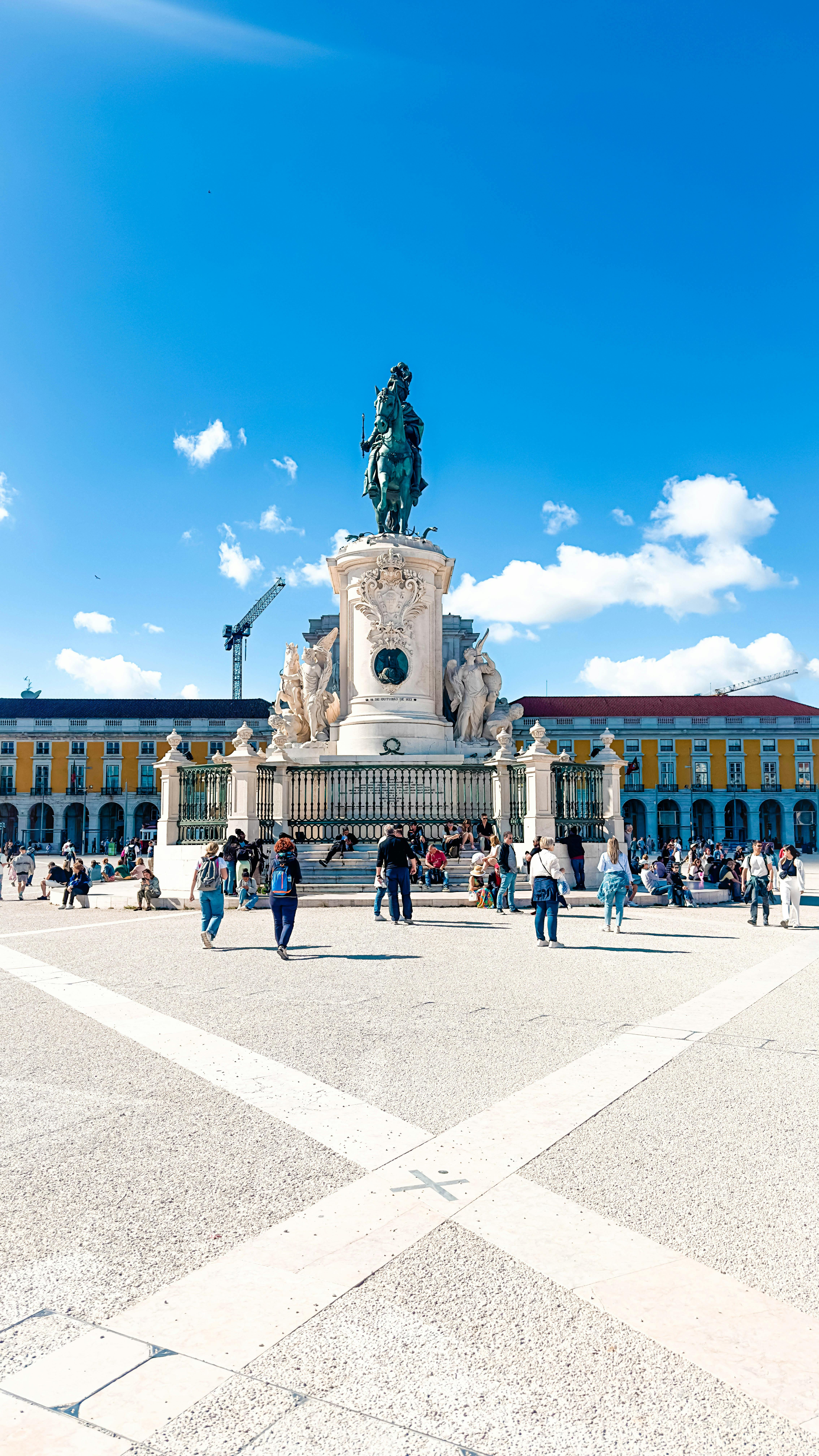 Cafés and life on Aristotelous Square