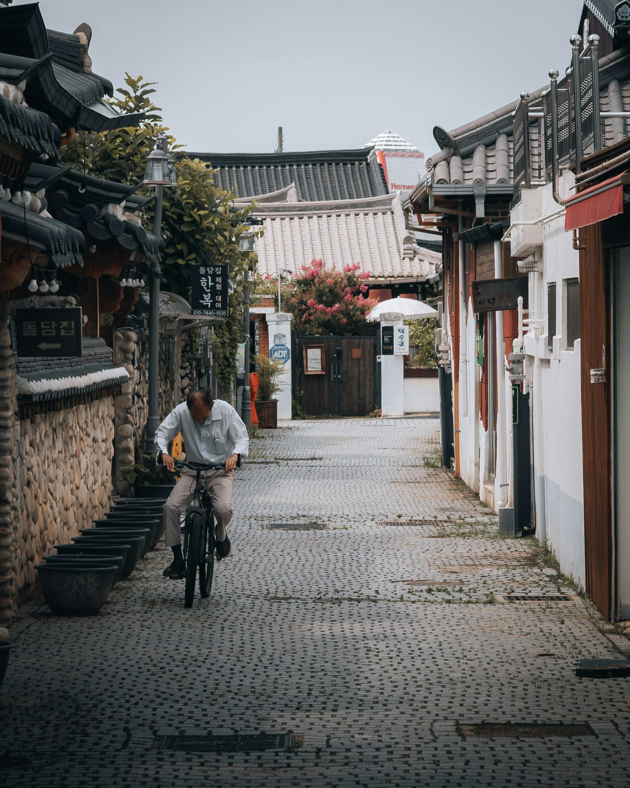 Alleyways of Ikseon-dong