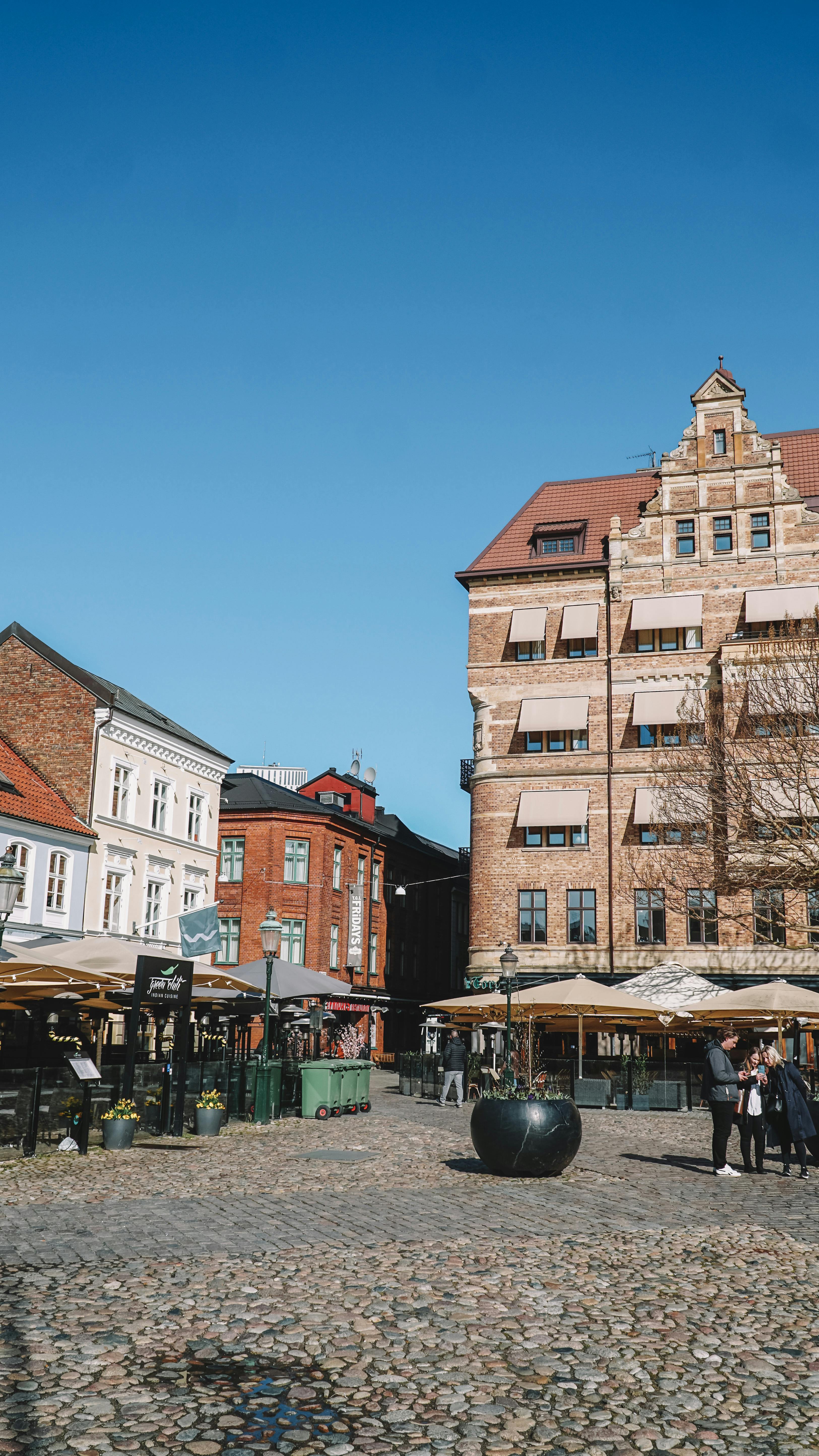 Old Squares and New Voices