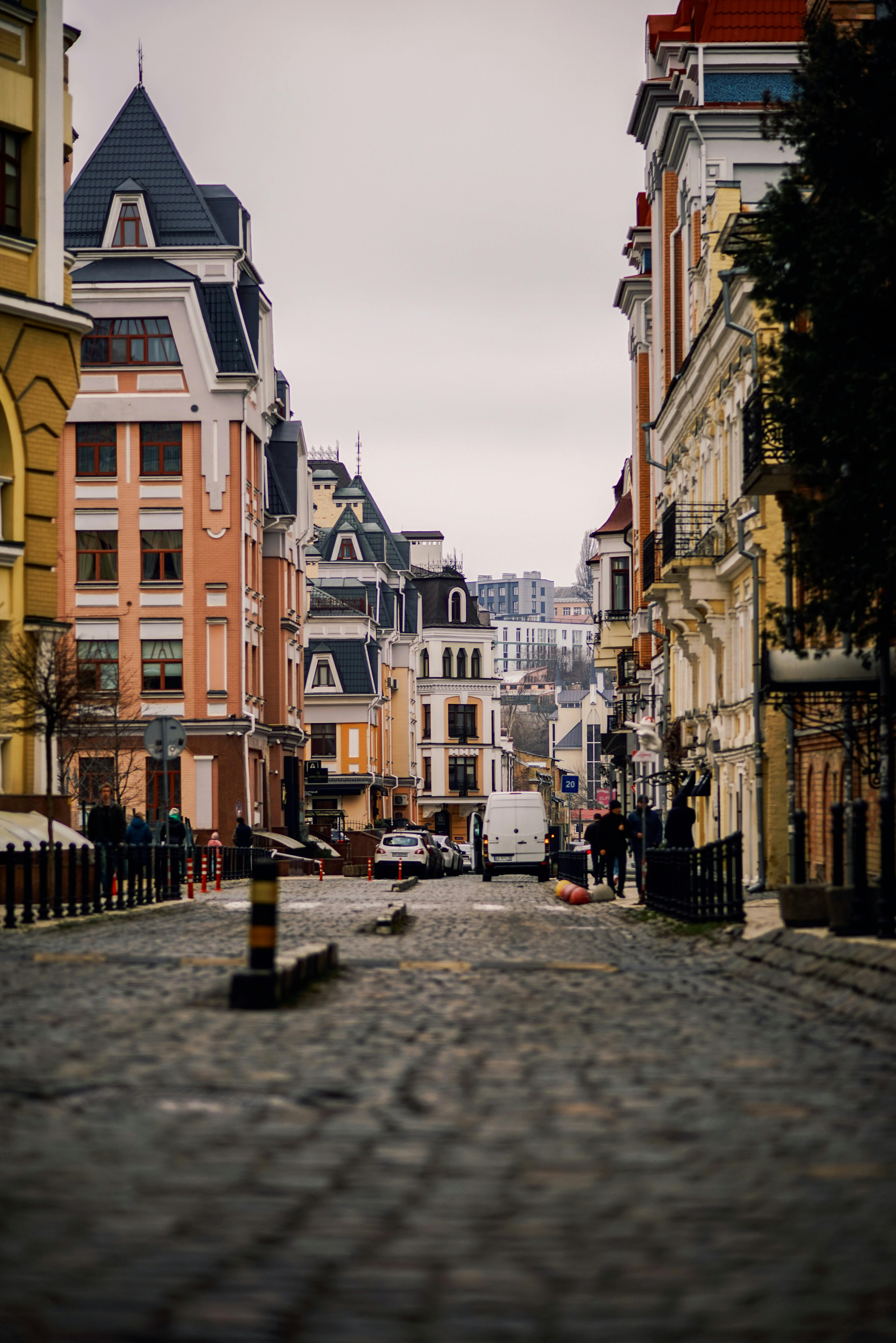 Strolling Andriivsky Descent